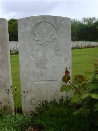 Etaples Military Cemetery - Howarth, Ernest